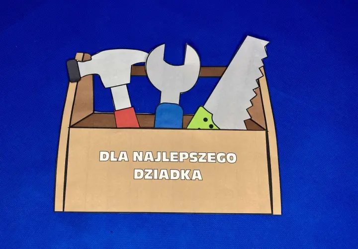 Urocze laurki dla dziadków w kształcie skrzynki z narzędziami. Napis "Dla najlepszego dziadka" świadczy o miłości.
