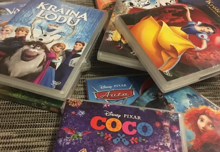Kraina Lodu, Królewna Śnieżka, Auta i Coco – idealne bajki Disneya dla 3 latka na DVD.