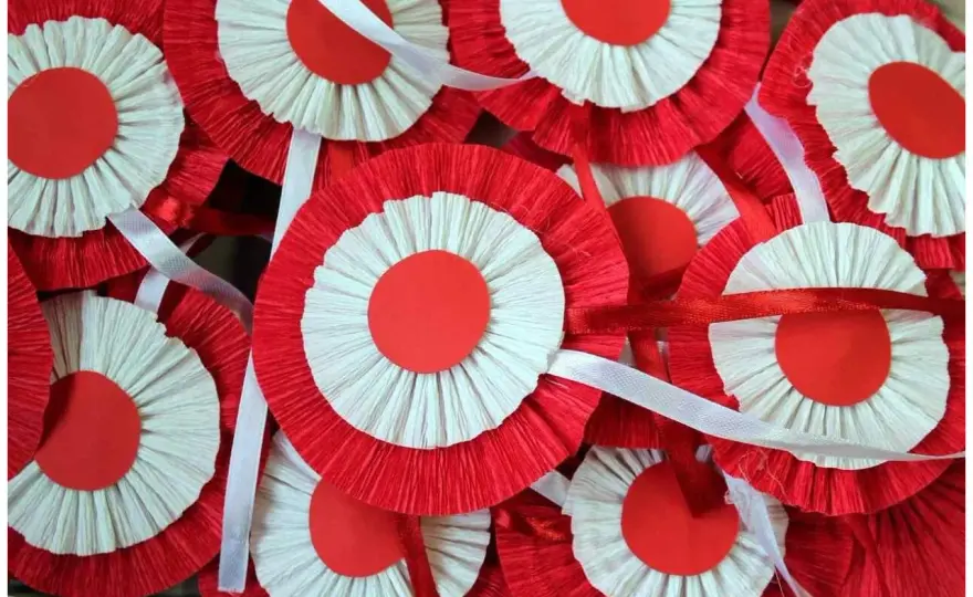 Jak zrobić kotylion? Praktyczny przewodnik DIY krok po kroku