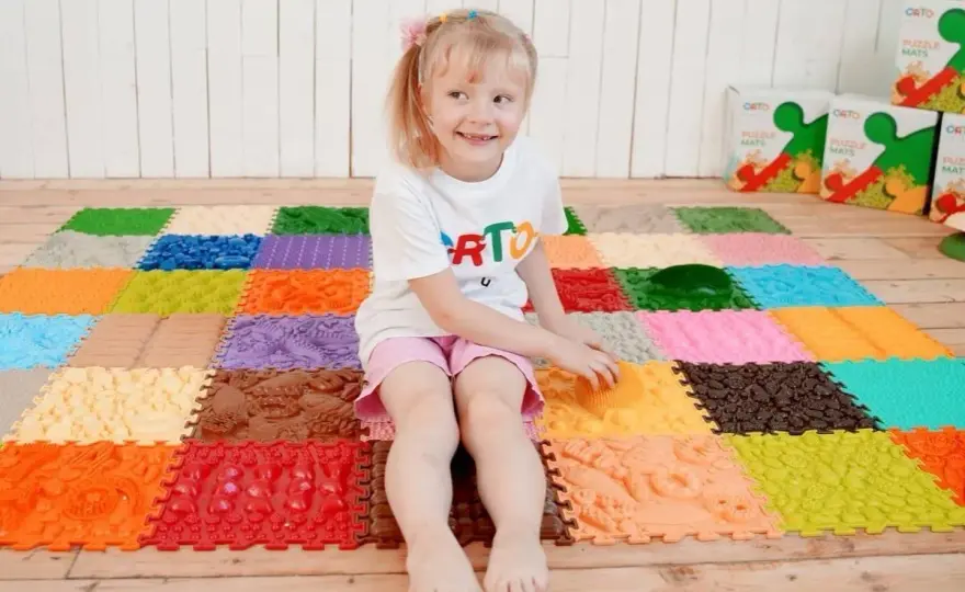 Mata sensoryczna dla niemowlaka: Przewodnik po świadomym wyborze