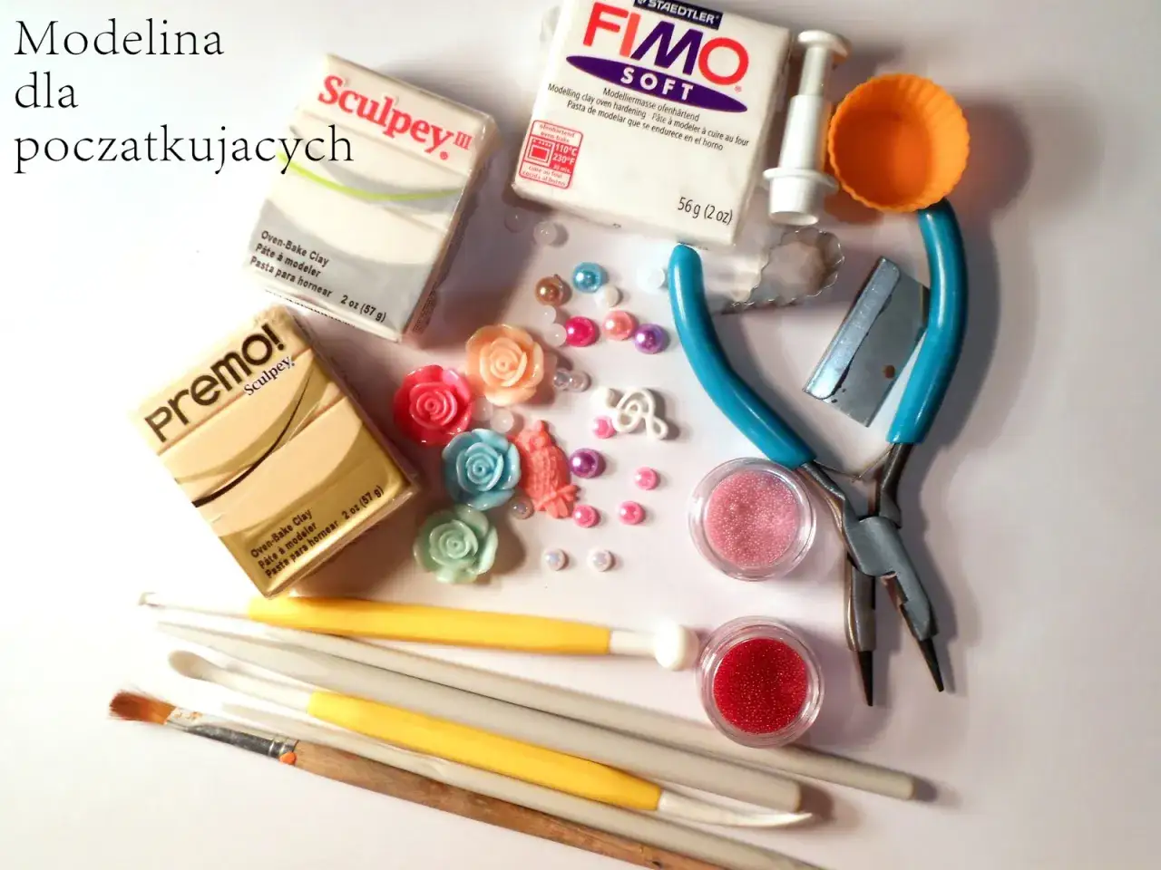Zestaw do modelowania z masą Fimo i Sculpey. Zobacz, co można zrobić z modeliny: ozdoby, figurki i biżuterię.