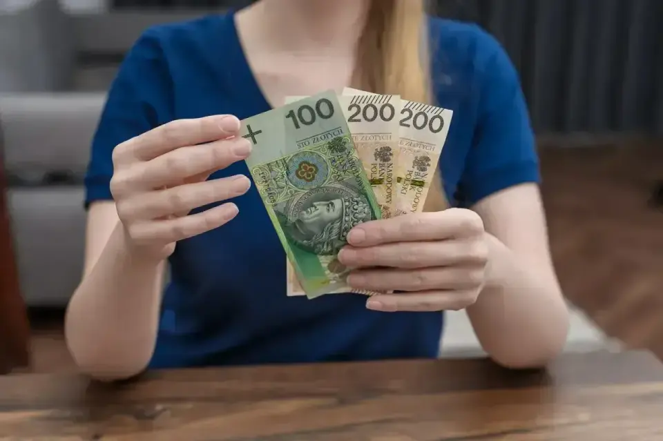 Świadczenie rodzicielskie 1000 zł - kto może je dostać?
